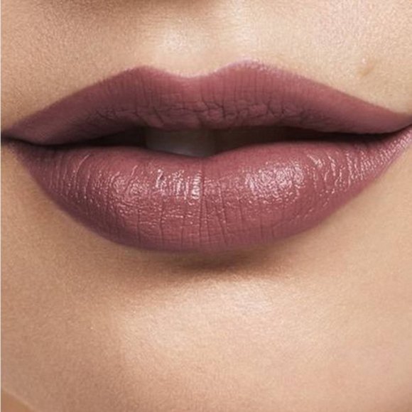 Clinique | Dramatically Different Lipstick | ' A Different Grape '| Color #50 - Picture 1 of 3